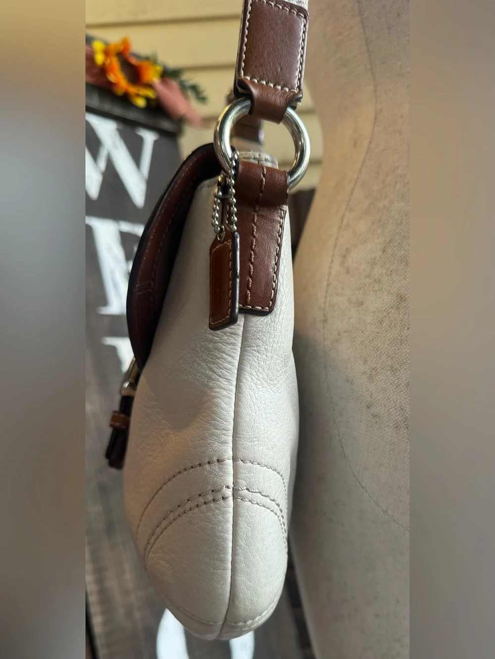 Coach Rare VTG Pebbled Soho Flap Crossbody Satchel Creme Leather Shoulderbag Y2K